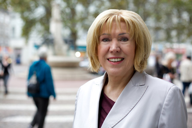 Bezirksvorsteherin Ilse Pfeffer von der SPÖ setzt in Sachen Wirtschaft im Bezirk auf die Online-Wirtschaftsplattform für Unternehmer und Kunden. | Foto: SPÖ