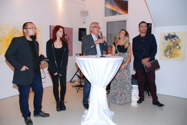 Gäste aus dem Kosovo: Naim Spahiu, Salja Tahiraj, Kulturreferent Alois Reisenhofer, Adriana Sedaj, Admir Pervathi.