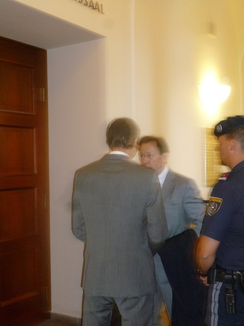 Der Angeklagte wurde bei der Verhandlung von Dr. Rudolf Mayer jun. vertreten. | Foto: Bezirksblätter