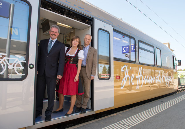 Verkehrslandesrat Karl Wilfing und NÖVOG Geschäftsführer Gerhard Stindl dürfen sich erneut über eine Rekordwoche auf der Mariazellerbahn freuen. ( © NÖVOG/ Kerschbaummayr)
