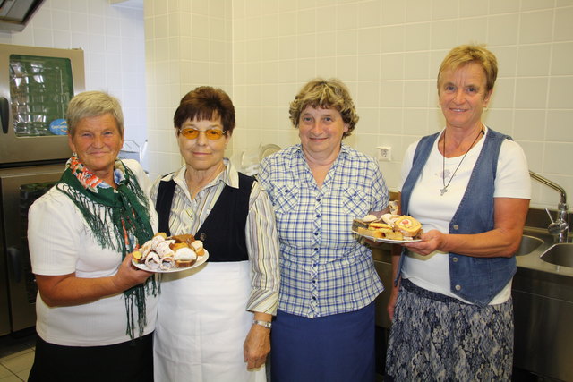 Maria Predikaka (links) und die Mehlspeisdamen Cilli Pölzl, Johanna Rathkolb und Cilli Rosenberger.
