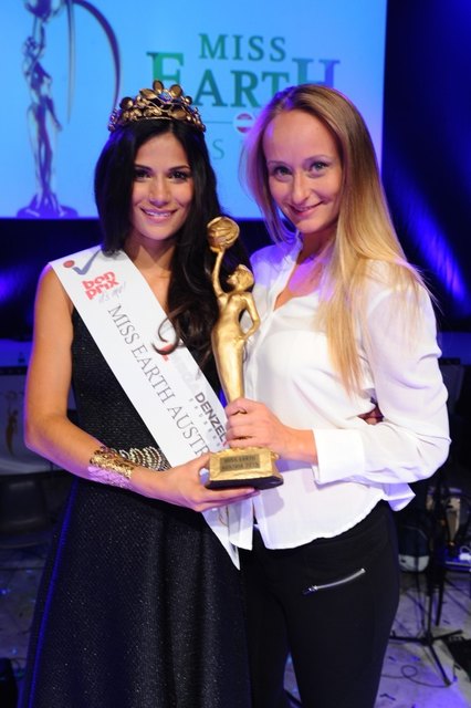 Miss Earth Austria Sophie Totzauer (l) und Sina Schmid
CEO Miss Earth Austria (Bild : Miss Earth Austria)