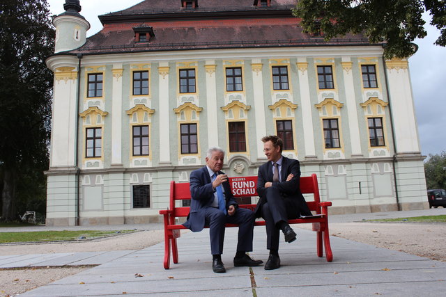 Landeshauptmann Josef Pühringer wählte das Schloss in seinem Heimatort Traun als Ort fürs Interview zur Landtagswahl 2015 aus.