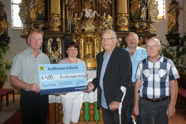 Die Bürgerliste "Wir für Wippenham" spendete für die Kirchensanierung.