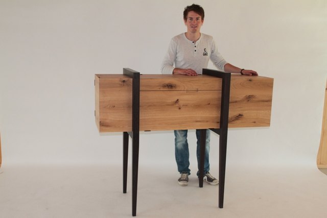 Michael Birglechner hat mit seinem Geschirrschrank den Puls der Zeit getroffen.