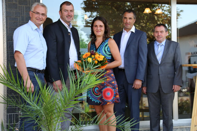 Wirtschaftskammer-Leiter Andreas Geierlehner, Bürgermeister Martin Schlögelhofer, Eva Krenn, Wirtschaftskammer-Obmann Reinhard Mösl, Vizebürgermeister Gottfried Bühringer. | Foto: Gemeinde