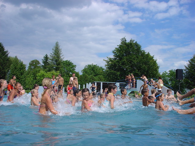 Badespaß in Schärding – der Rekordsommer bescherte dem Stadtbad doppelt so viele Besucher wie etwa 2014.