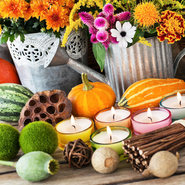 Eine herbstliche Dekoration kann vielfältig gestaltet werden- vor allem in der Natur findet man geeignete Materialien.