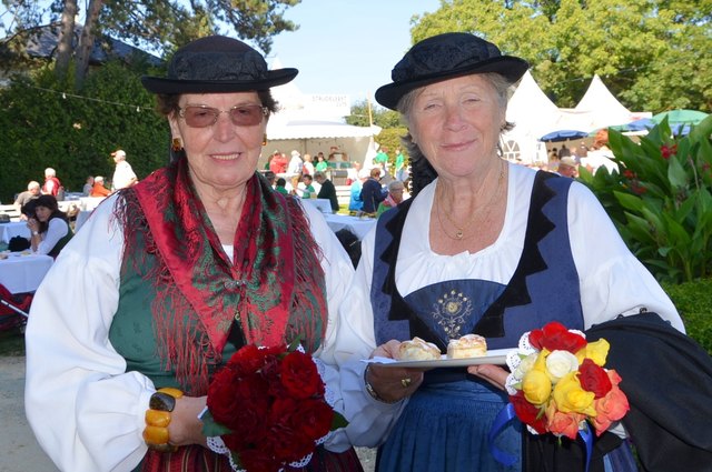 Zwei Seebodner Trachtenfrauen: Erna Brugger und Dorli Kaplan