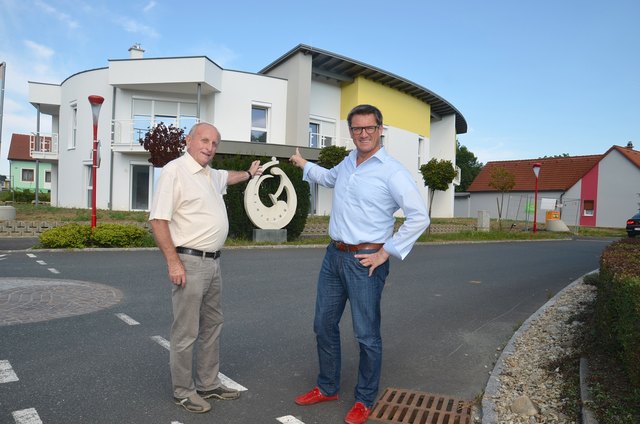 Freuen sich über ein Vorzeigeprojekt: Bürgermeister Adolf Schabhüttl (links) und OSG-Geschäftsführer Alfred Kollar. | Foto: OSG