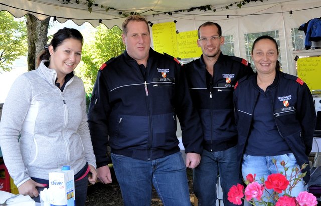 Die Feuerwehr darf nicht fehlen: Anna-Maria Holzinger, Philipp Jakob, Christian Hofer und Nicole Brunner