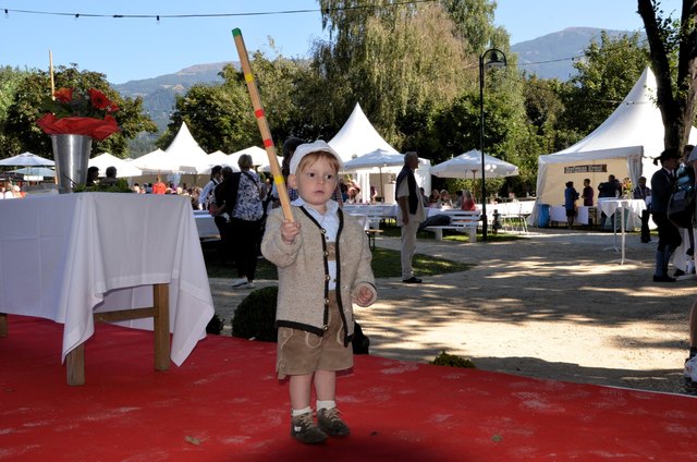 Bürgermeisterfilius Matthias Klinar gibt schon mal den Takt an