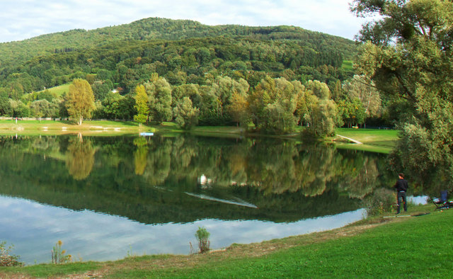 Ein Fischer am Pleschingersee/Linz
