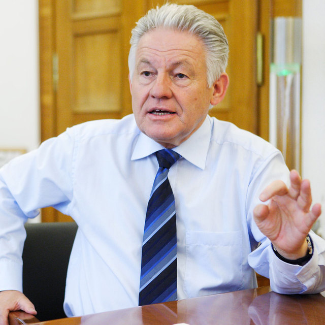 Landeshauptmann Josef Pühringer fordert Grenzkontrollen zu Ungarn, da Deutschland seine Grenze zu Österreich dicht gemacht hat.