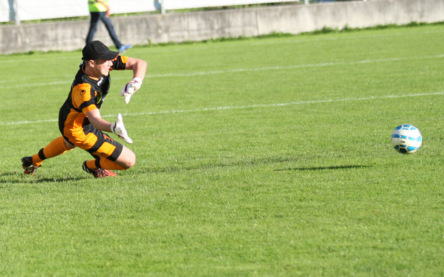Haiming-Goalie Michael Falkner musste sich nur bei diesem Strafstoß der Vilser geschlagen geben.