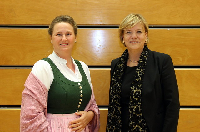 Die neue Direktorin der Landwirtschaftlichen Fachschule Edelhof Michaela Bauer (l.) und Bildungs-Landesrätin Barbara Schwarz (r.). | Foto: Jürgen Mück
