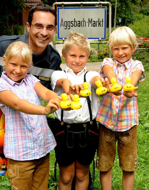 Eines der Highlights: Das Entenrennen im Endlingbach in Aggsbach Markt. | Foto: Crepaz