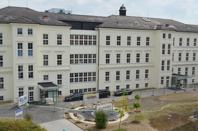 Die Außenfassade steht unter Denkmalschutz und wurde komplett erhalten. | Foto: AKh