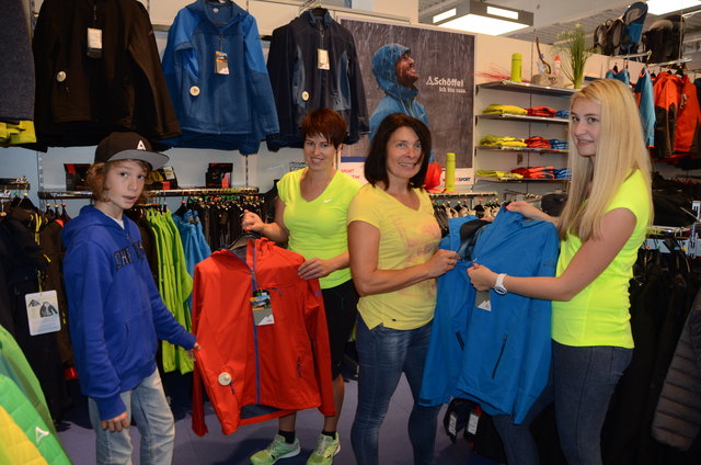 Der Run auf die Outdoorbekleidung hat bei Intersport eingesetzt. | Foto: KK