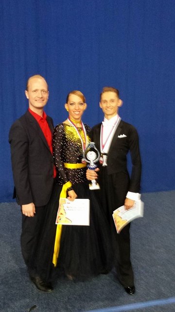 Erfolstrainer Sebastian Hoffmann mit Jacqueline Mokrzycki und Anton Betnev beim Bratislava Open | Foto: Apollo21