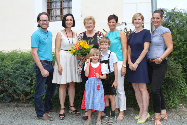 Der Bezirksstellenleiter von Feldkirchen, Sebastian Adami, die FiW Landesvorsitzende und Vizepräsidentin der Wirtschaftskammer Kärnten Sylvia Gstättner, FiW-Bezirksvorsitzende Renate Huber und FiW-Geschäftsführerin Claudia Prodinger gratulieren Elisabeth  | Foto: FiW