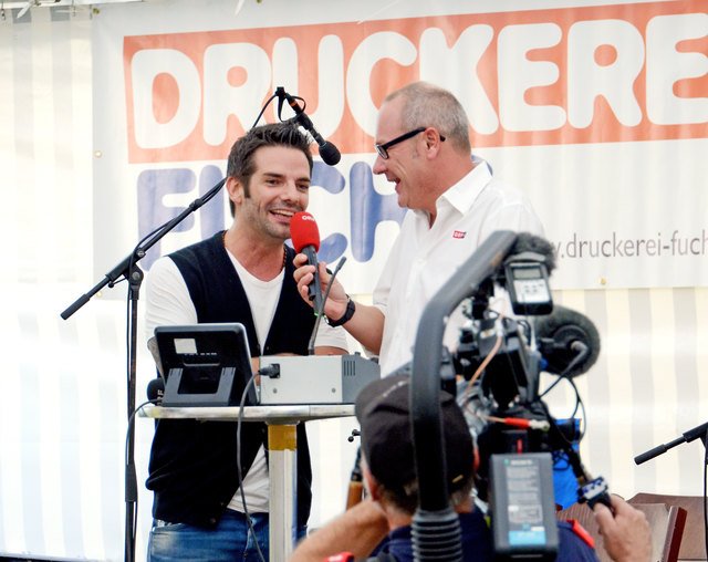 Manuel Ortega und Moderator Thomas Schwazmann