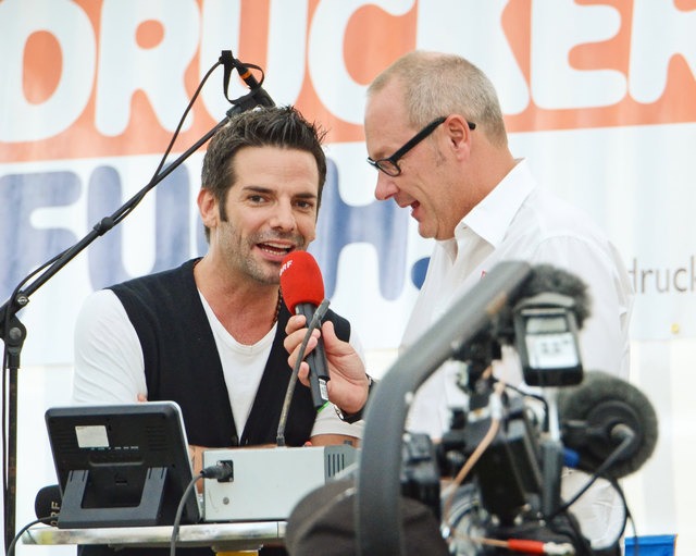 Manuel Ortega und Moderator Thomas Schwazmann
