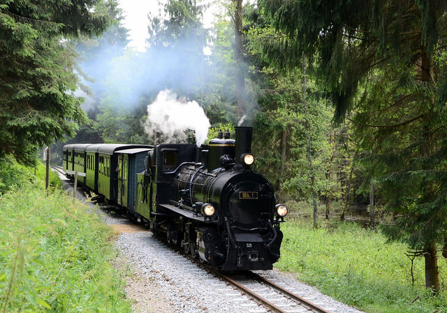 Am Sonntag, dem 20. September bringt die Waldviertelbahn ihre Fahrgäste zum „Erpfl-Grätzl-Festl“ nach Litschau. (© NÖVOG/Krippl)