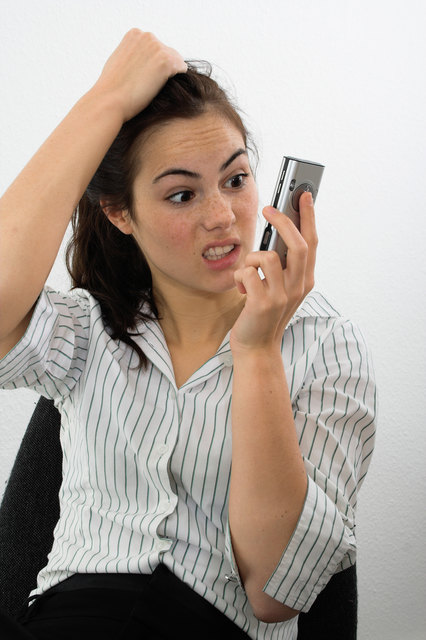 Handy oder Kamera des Partners? Darf man sie „kontrollieren“? Nein, denn das macht alles eher schlimmer, sagt der Psychologe.    Bilderbox.com | Foto: Bilderbox.com