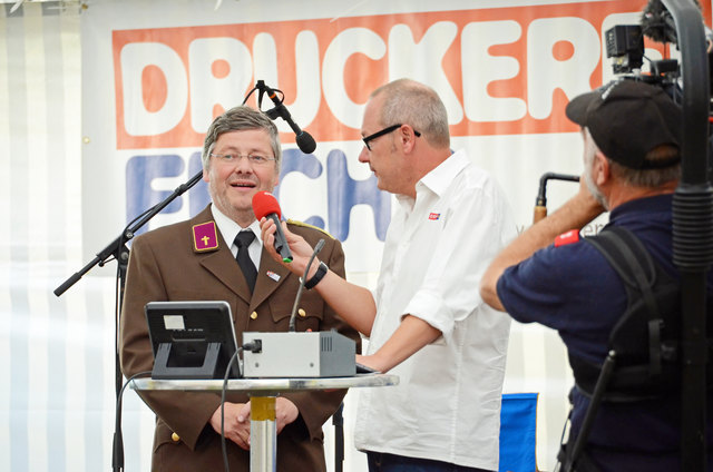Stadtpfarrer Stefan Kollen und Moderator Thomas Schwazmann