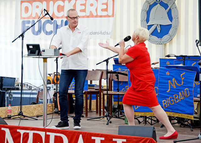Moderator Thomas Schwarzmann und Jazz Gitti