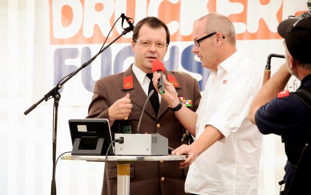 Der Korneuburger Feuerwehrkommandant Martin Schuster und Moderator Thomas Schwarzmann