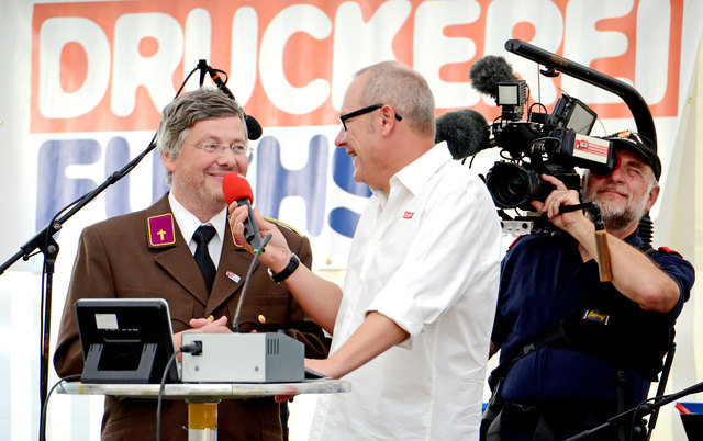 Stadtpfarrer Stefan Kollen und Moderator Thomas Schwazmann