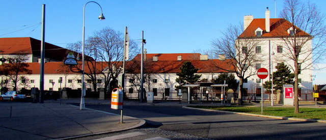 In Kaiserebersdorf halfen Simmeringer ausgesetzten Flüchtlingen. Am Foto: Schloss Kaiserebersdorf. | Foto: Anton Bacher