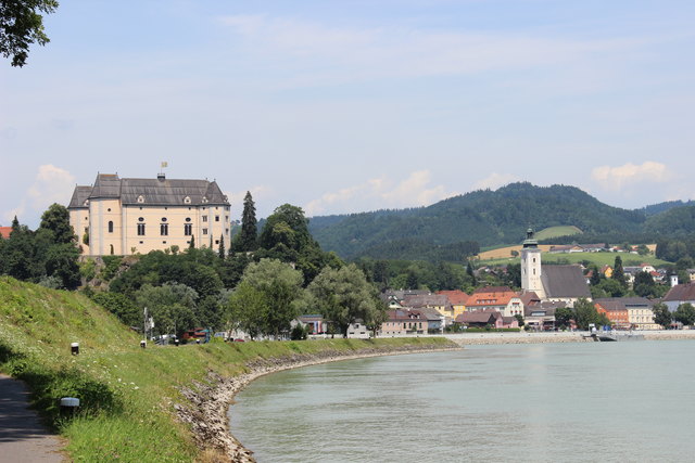 Geographisch sehr idyllisch an der Donau gelegen, geht es politisch in der Strudengaustadt Grein meist weniger idyllisch zu.