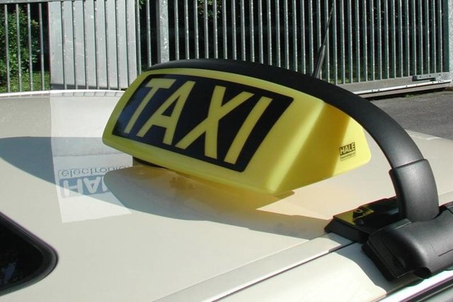 Die Taxifahrer werden ersucht, keine Flüchtlinge zum Westbahnhof zu transportieren. | Foto: Hale