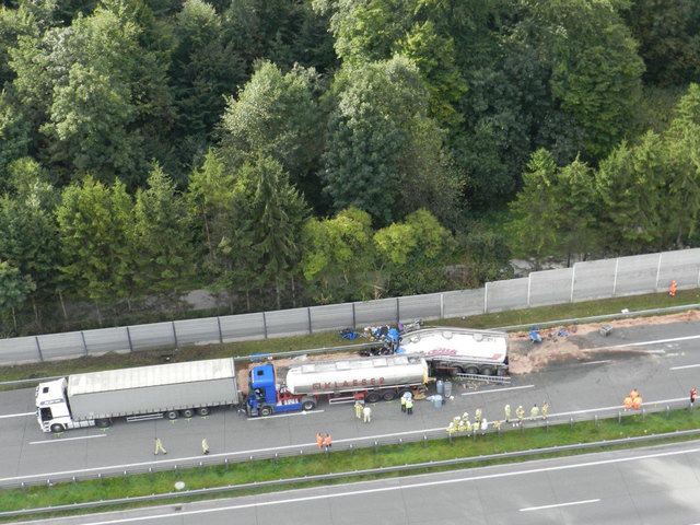 Zwischen Kufstein-Nord und der Staatsgrenze kam es zu einem tödlichen LKW-Unfall. | Foto: ZOOM-Tirol