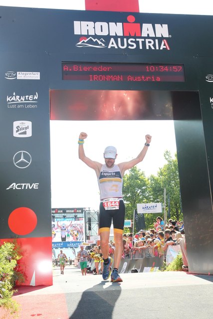 In stolzen zehn Stunden und 34 Minuten absolvierte Alexander Biereder den Ironman Austria 2015. | Foto: finisherpix.com