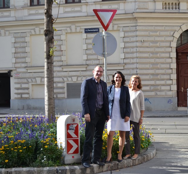 Fordern eine Erinnerung an Maria Franc: Florian Mauthe, BV Mickel-Goettfert und Renate Kaltenegger. | Foto: BV Josefstadt