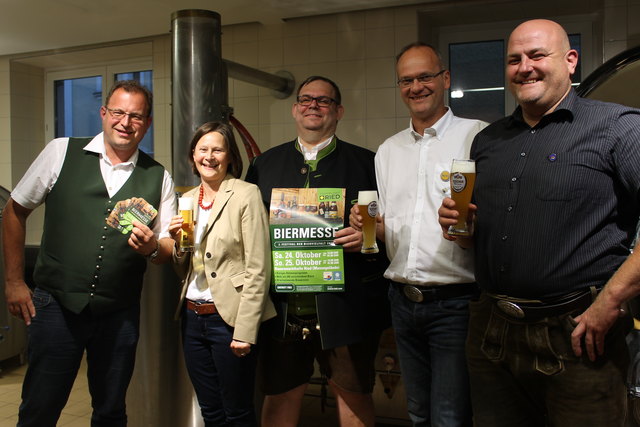 Josef Niklas, Andrea Eckerstorfer, Karl Zuser jun., Jörg Prähauser und Martin Seidl freuen sich auf die zweite Biermesse in Ried.