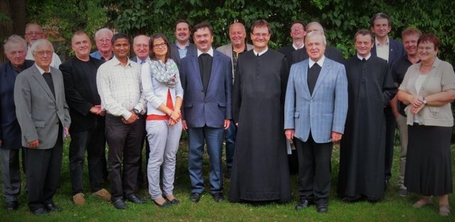 Pater Jakobus Tisch (4 von rechts) | Foto: manisblog