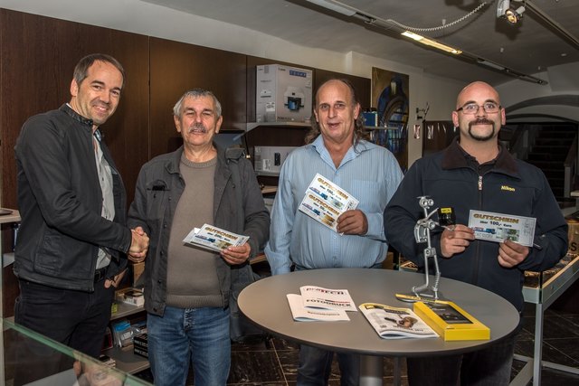 „proTECH“ Chef Ing. Erich Märzendorfer überreichte den drei Gewinnern Gerhard Zamut, Friedrich Bachner und Martin Steinbach (vlnr) die Gewinne. | Foto: Steinbach