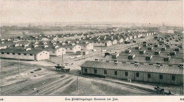 Diese Aufnahme zeigt das Barackenlager Braunau der k. u. k. Flüchtlingsfürsorge im Ersten Weltkrieg. | Foto: ÖNB/Wien, Pk 3148,144
