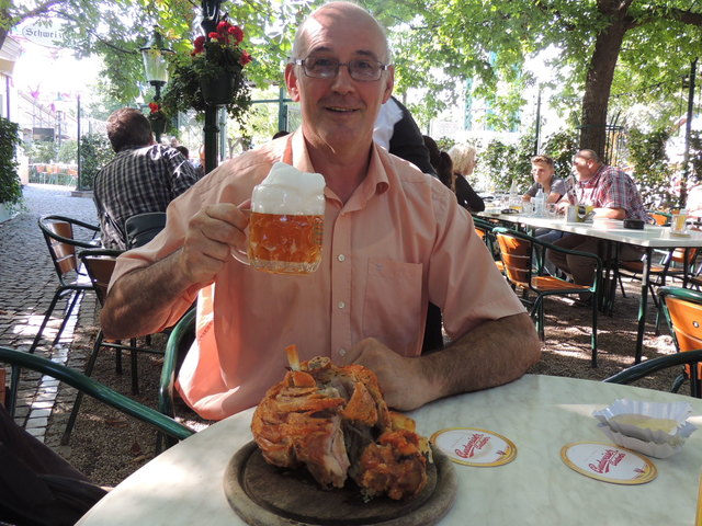 ja auf gehts die Wiesen und Oktoberfeste sind wieder angesagt.