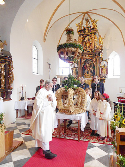 Wie jedes Jahr wird die Erntekrone in der Pfarrkirche Lamm bei St. Andrä gesegnet (Foto: KK)