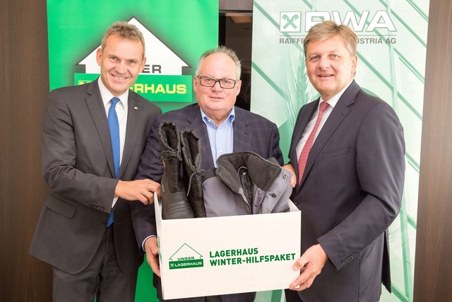 RWA-Generaldirektor Reinhard Wolf und Vorstandsdirektor Stefan Mayerhofer bei der Vorstellung des Winterhilfspakets gemeinsam mit Flüchtlingskoordinator Christian Konrad