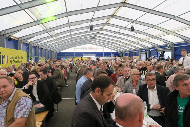 1500 Besucher lauschten des Ausführungen von Landeshauptmann Josef Pühringer.