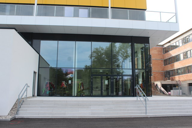 Der Mehrzwecksaal im Nußbacher Schulgebäude spielt buchstäblich alle Stückerl und ist daher bestens ausgelastet.