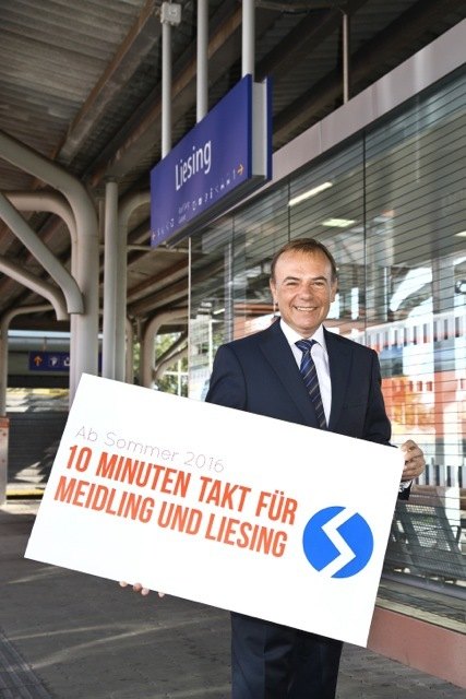 Liesinger Bezirkschef Gerald Bischof (SP) konnte eine Verdichtung der Intervalle zwischen Meidling und Wiener Neustadt erwirken. | Foto: BV 23