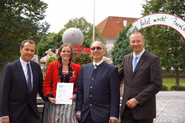 Bundesjugendreferent Helmut Schmid, Karin Reisinger aus dem Musikbezirk Zwettl, ÖBV-Präsident Friedrich Anzenberger und Lehrgangsleiter Gerhard Forman (v.l.) | Foto: Österreichische Blasmusikjugend